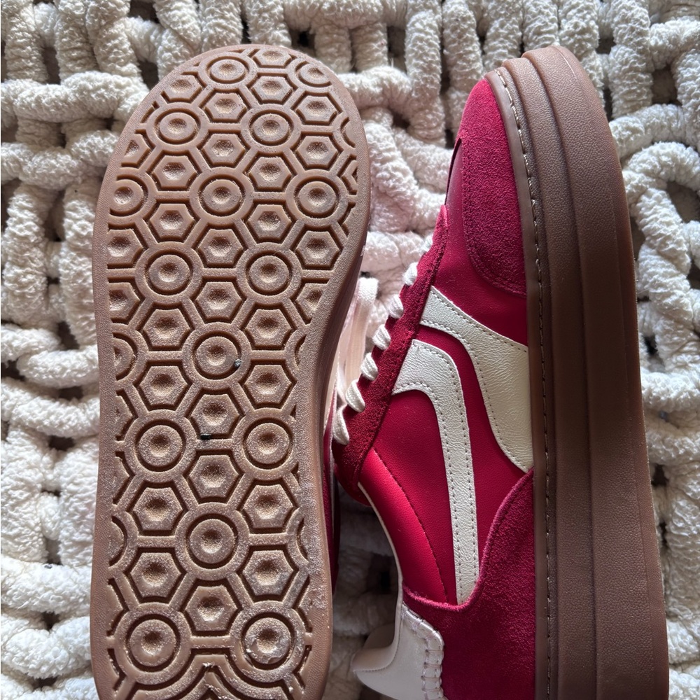 Steve Madden Dodge Sneakers - Picture 4 of 5